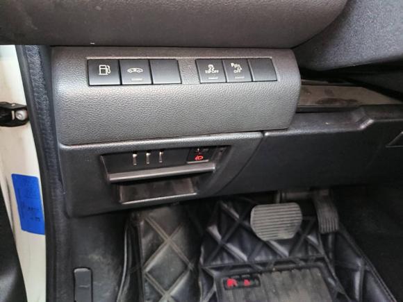 [广州·粤A] 二手标致标致30082013款 2.0L 自动潮流版