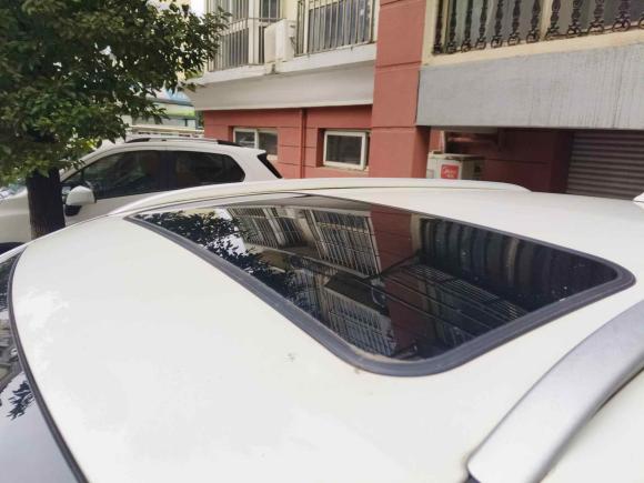 [南京·苏A] 二手一汽森雅R72017款 改款 1.6L 自动豪华型