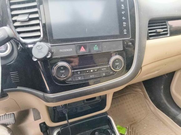 [青岛·鲁B] 二手三菱欧蓝德2018款 2.0L 两驱荣耀版 5座