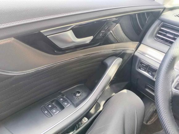 [上海·沪C] 二手红旗红旗HS52022款 改款 2.0T 智联旗享版