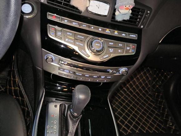 [上海·沪F] 二手英菲尼迪英菲尼迪Q702017款 Q70L 2.5L 精英版