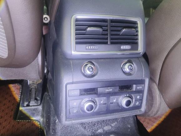 [武汉·鄂A] 二手奥迪奥迪Q72013款 35 TDI 专享型