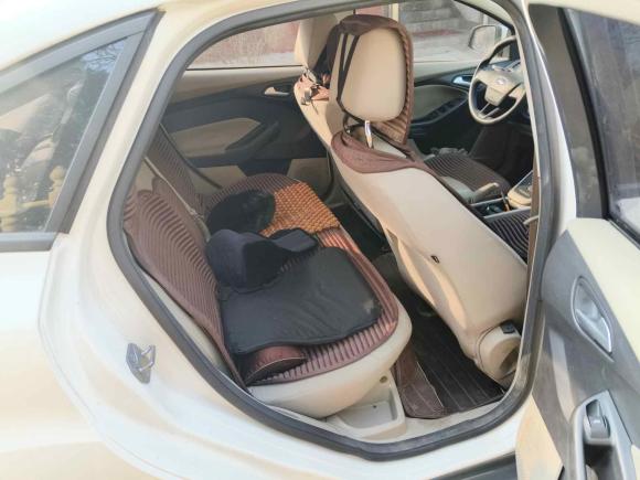 [青岛·鲁B] 二手福特福克斯2017款 三厢 1.6L 自动舒适型智行版