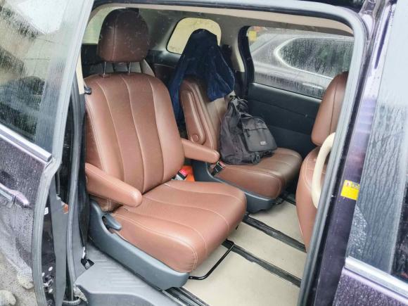 [上海·苏E] 二手比亚迪比亚迪M62015款 2.4L 自动豪华型