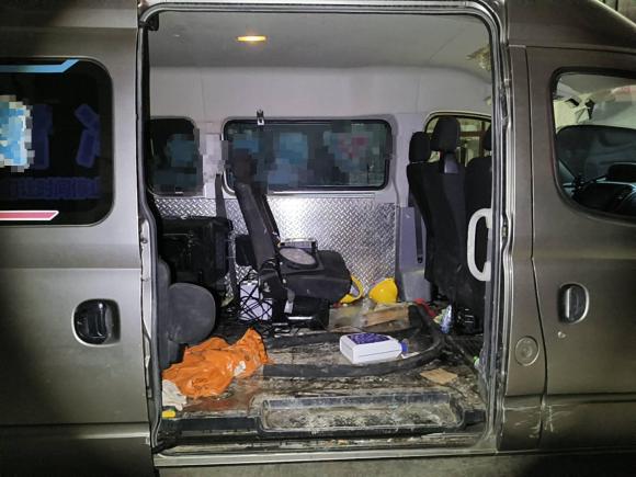 [芜湖·皖B] 二手上汽大通MAXUS新途V802021款 2.0T 手动经典傲运通长轴中顶6/7/8/9座