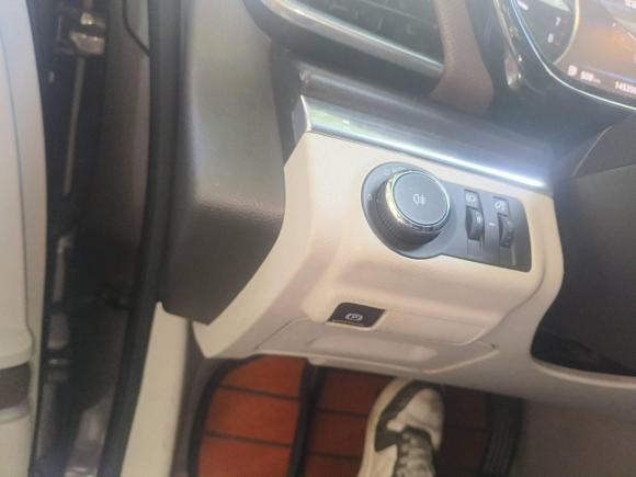 [深圳·粤B] 二手别克别克GL82021款 陆上公务舱 652T 豪华型