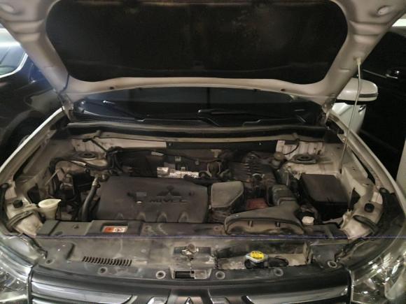 [上海·沪A] 二手三菱欧蓝德2013款 2.4L 四驱豪华导航版 7座