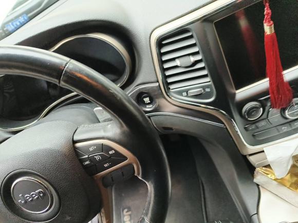 [成都·川A] 二手Jeep大切诺基2014款 3.0TD 柴油 舒享导航版