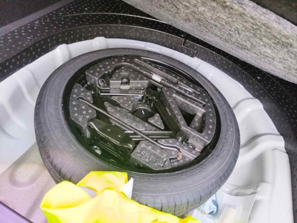 [上海·苏U] 二手荣威荣威i52023款 1.5L CVT尊荣版