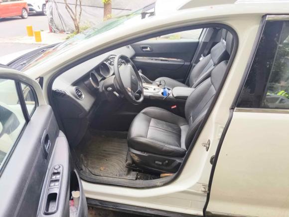 [南京·苏A] 二手标致标致30082013款 2.0L 自动潮流版