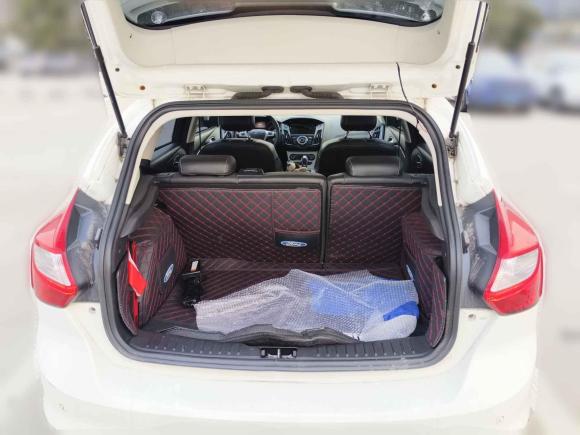 [上海·皖P] 二手福特福克斯2012款 两厢 2.0L 自动豪华运动型