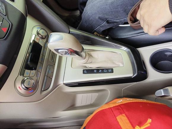 [广州·粤A] 二手福特福克斯2012款 三厢 1.6L 自动风尚型