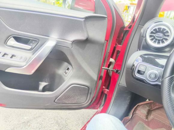 [杭州·浙A] 二手奔驰奔驰A级2022款 改款 A 200 L 运动轿车时尚型