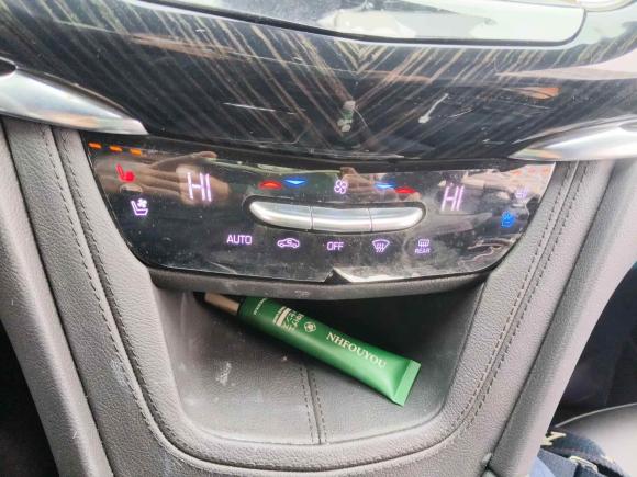 [武汉·鄂A] 二手凯迪拉克凯迪拉克XT62021款 2.0T 六座四驱豪华型