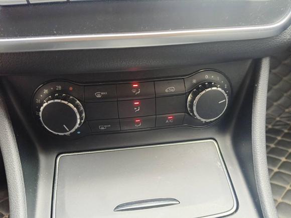 [上海·沪B] 二手奔驰奔驰CLA2017款 改款 CLA 200 时尚型