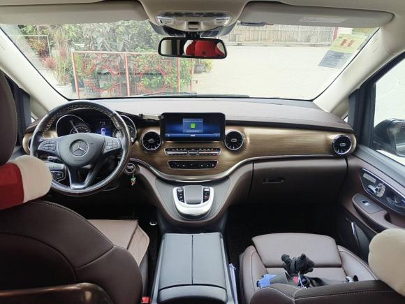 [深圳·粤B] 二手奔驰奔驰V级2022款 V 260 尊贵版