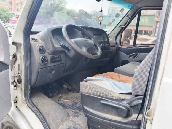 [杭州·浙A] 二手依维柯依维柯褒迪2017款 2.5T经典A32客车中顶6-7座47Z5