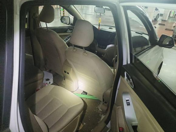 [常州·粤S] 二手宝骏宝骏7302014款 1.5L 手动标准型 7座