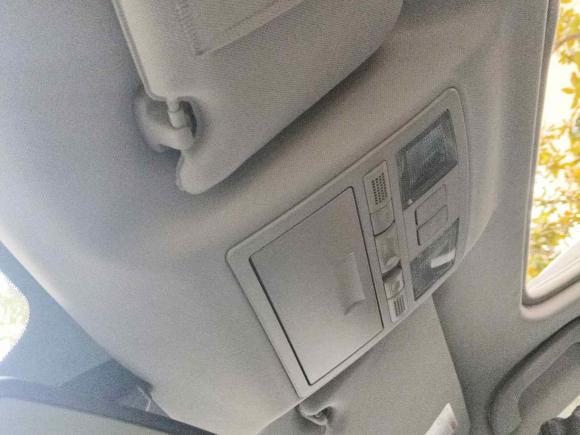 [上海·苏K] 二手奔腾奔腾X802015款 1.8T 自动豪华型