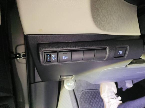 [广州·粤A] 二手丰田卡罗拉2019款 双擎 1.8L E-CVT GL-i精英版