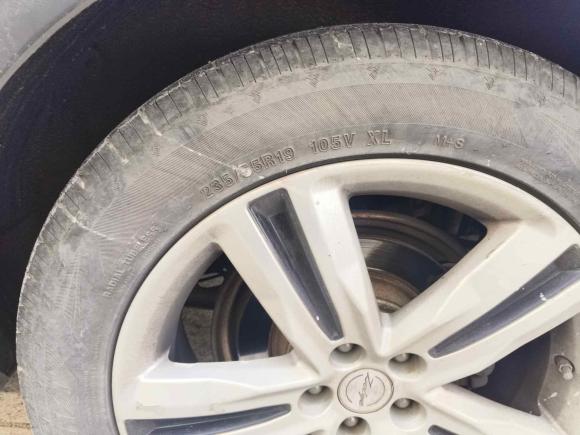 [南通·苏F] 二手众泰众泰T7002017款 1.8T 双离合尊享型