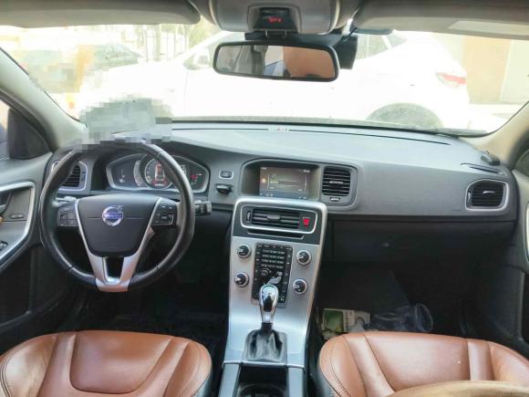 [青岛·鲁B] 二手沃尔沃沃尔沃V602017款 T5 智逸版 国V