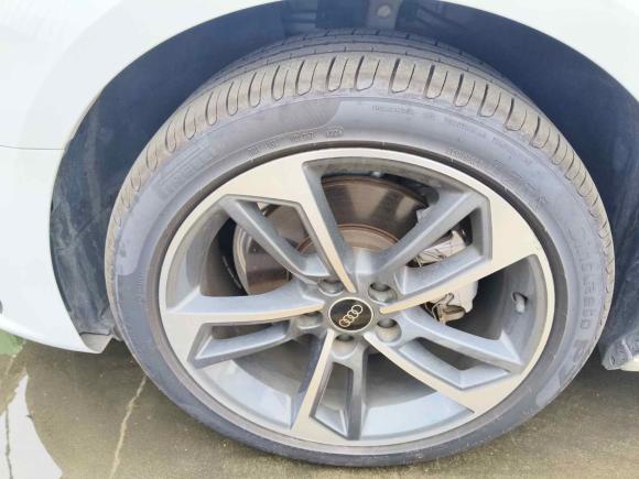 [广州·粤E] 二手奥迪奥迪A4L2022款 40 TFSI 时尚动感型