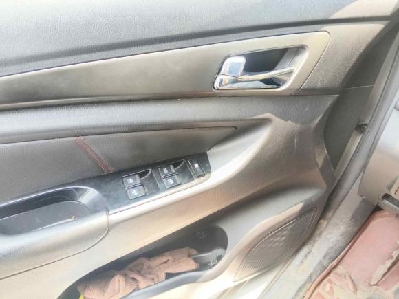 [武汉·鄂A] 二手长安凯程长安欧尚A6002016款 1.5L 手动豪华型7座