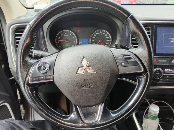 [深圳·鄂B] 二手三菱欧蓝德2018款 2.0L 两驱荣耀版 5座