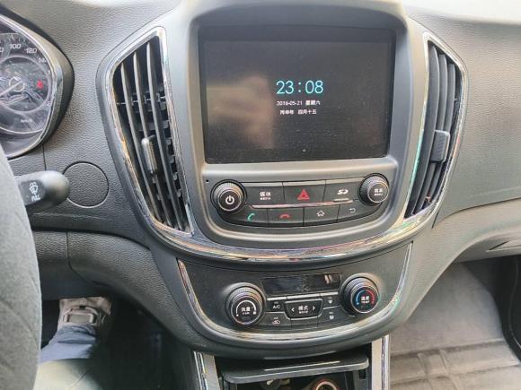 [武汉·鄂A] 二手宝骏宝骏5602015款 1.8L 手动精英型