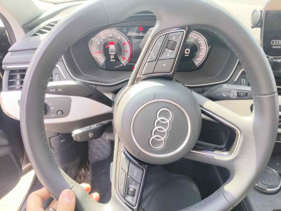 [上海·苏U] 二手奥迪奥迪A4L2024款 40 TFSI 时尚动感型