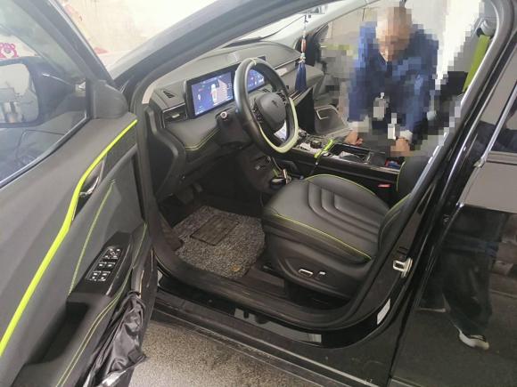 [上海·沪A] 二手哪吒汽车哪吒U2023款 哪吒U-Ⅱ 500 U秀版 磷酸铁锂