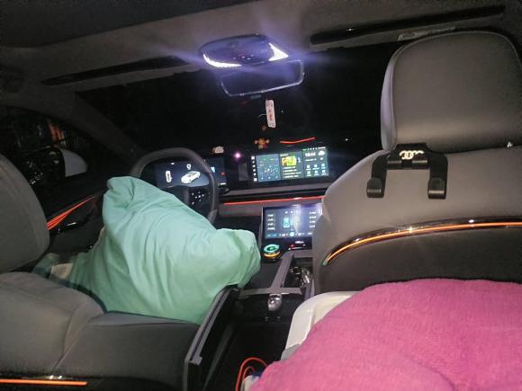 [深圳·粤B] 二手岚图汽车岚图追光2023款 四驱标准版