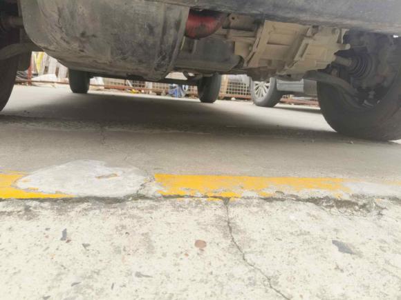 [嘉兴·浙F] 二手大通新途V802019款 2.5T经典款6挡手动厢式货车VAN短轴中顶2/3座