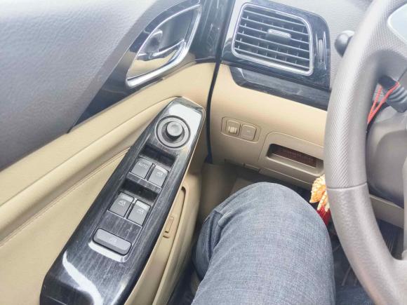 [广州·粤L] 二手宝骏宝骏7302014款 1.5L 手动舒适型 7座