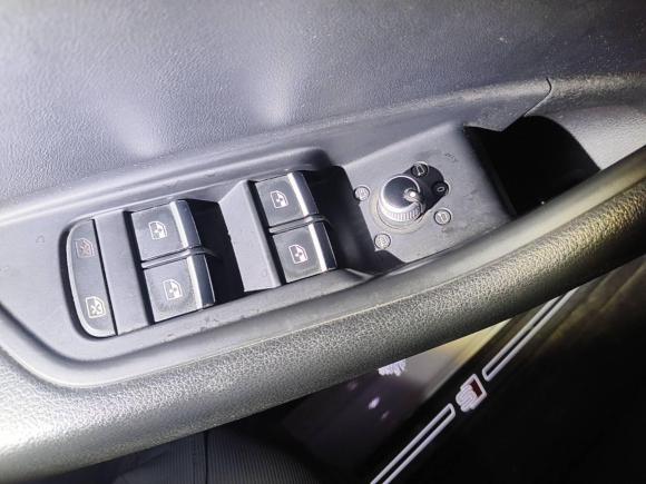 [青岛·鲁U] 二手奥迪奥迪A4L2019款 40 TFSI 时尚型 国VI