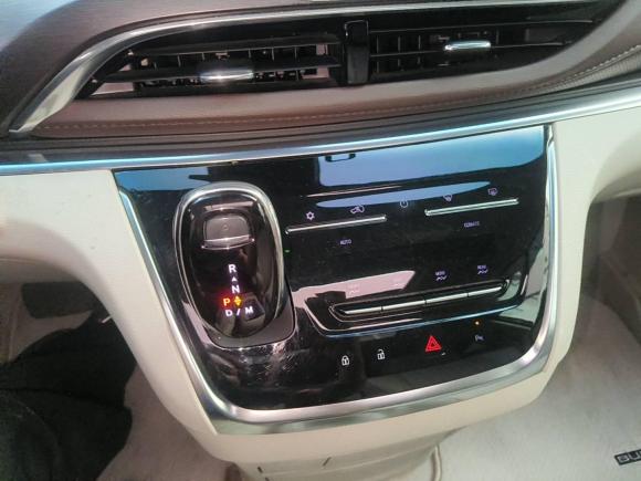 [深圳·粤B] 二手别克别克GL82022款 陆上公务舱 652T 豪华型