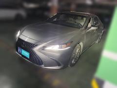 [上海·沪N] 雷克萨斯雷克萨斯ES2022款 300h 卓越版