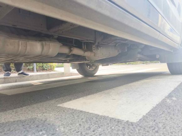 [宁波·浙B] 二手上汽大通MAXUS新途V902022款 2.0T手动运杰前驱短轴中顶后单胎6座