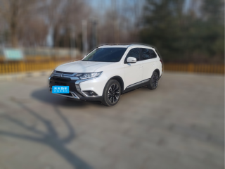 三菱欧蓝德2019款 2.0L 两驱畅享版 7座 国VI