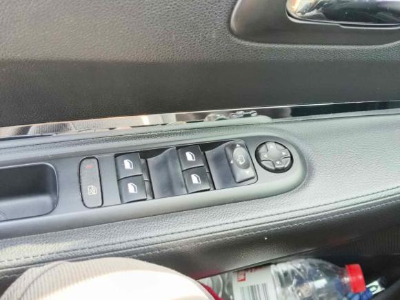 [武汉·鄂A] 二手标致标致30082013款 2.0L 自动潮流版