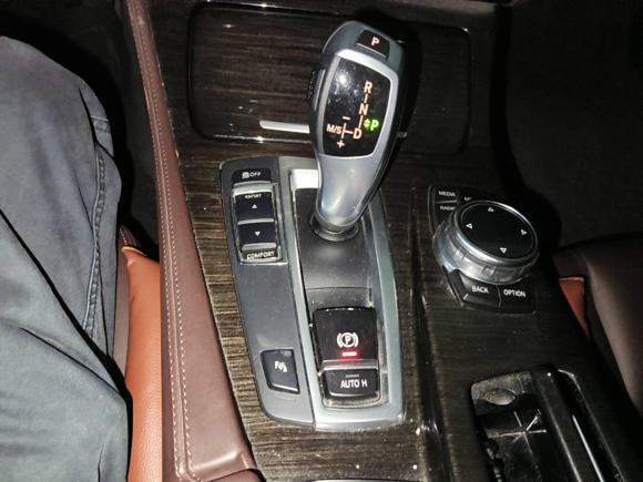 [上海·沪D] 二手宝马宝马5系2014款 525Li 豪华设计套装