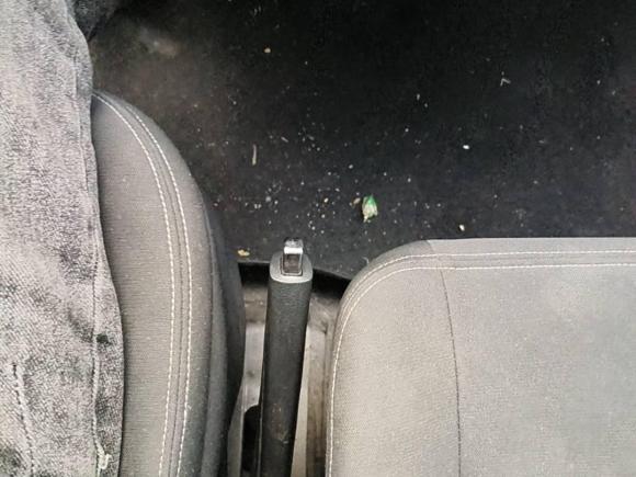 [上海·沪D] 二手上汽大通MAXUS新途V802021款 2.0T 手动经典傲运通短轴中顶5/6座