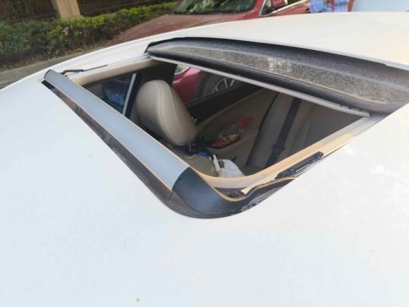 [南京·苏A] 二手起亚起亚K52012款 2.0L 自动GLS