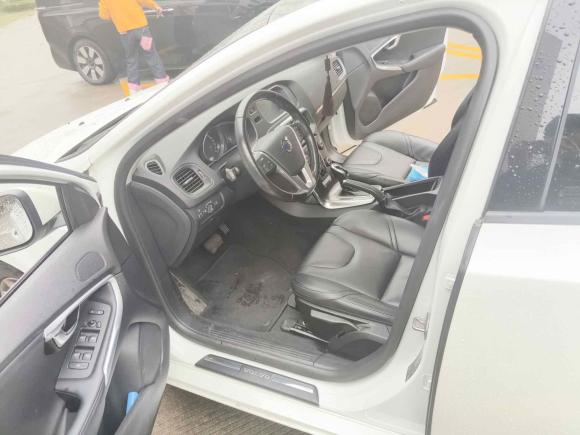 [宁波·浙B] 二手沃尔沃沃尔沃V402015款 1.6T 智逸版