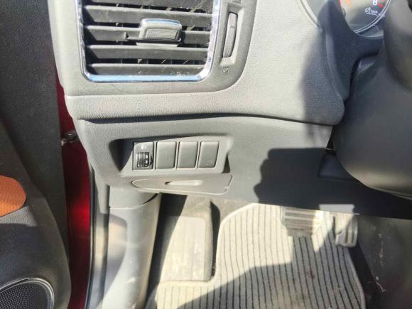 [广州·粤S] 二手东风风度东风风度MX62016款 2.0L CVT两驱全能版