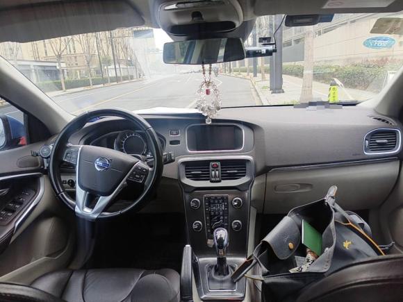 [杭州·浙A] 二手沃尔沃沃尔沃V402015款 1.6T 智逸版