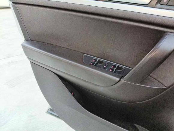 [深圳·粤B] 二手大众途锐2011款 3.0TSI 高配型