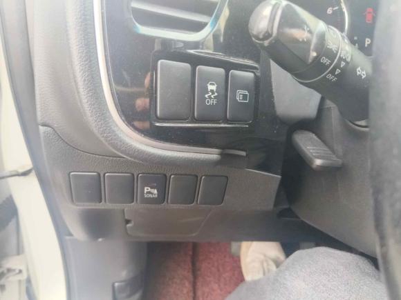 [金华·粤B] 二手三菱欧蓝德2013款 2.4L 四驱豪华导航版 5座