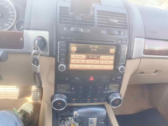 [上海·沪C] 二手大众途锐2007款 4.2L 标准型